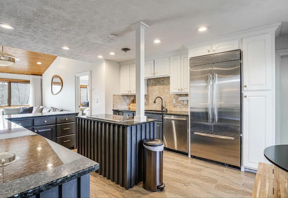 Lux Retro Getaway W/ Ober & Smoky Mtn Views! Villa Gatlinburg Bagian luar foto