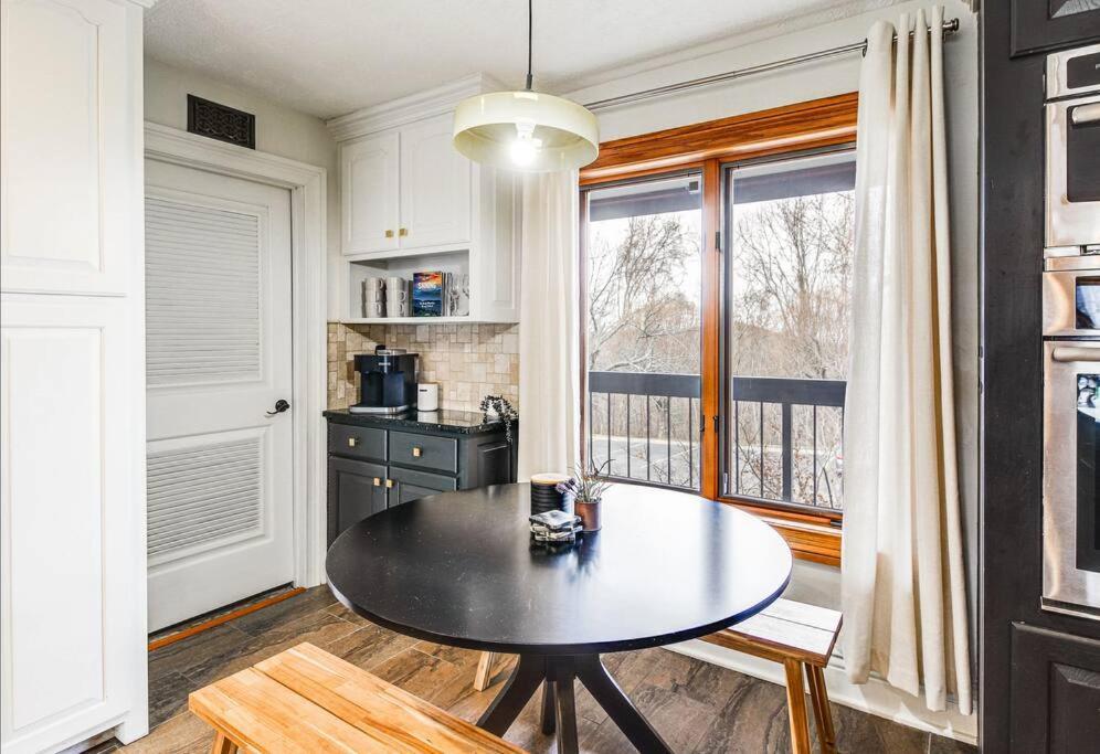 Lux Retro Getaway W/ Ober & Smoky Mtn Views! Villa Gatlinburg Bagian luar foto