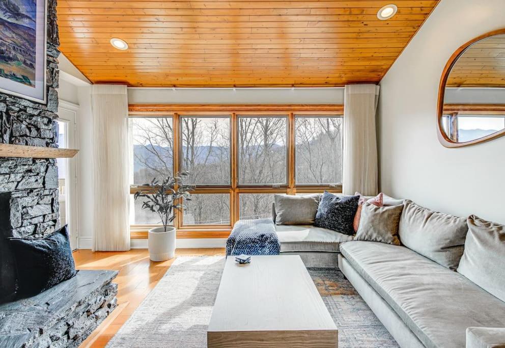 Lux Retro Getaway W/ Ober & Smoky Mtn Views! Villa Gatlinburg Bagian luar foto