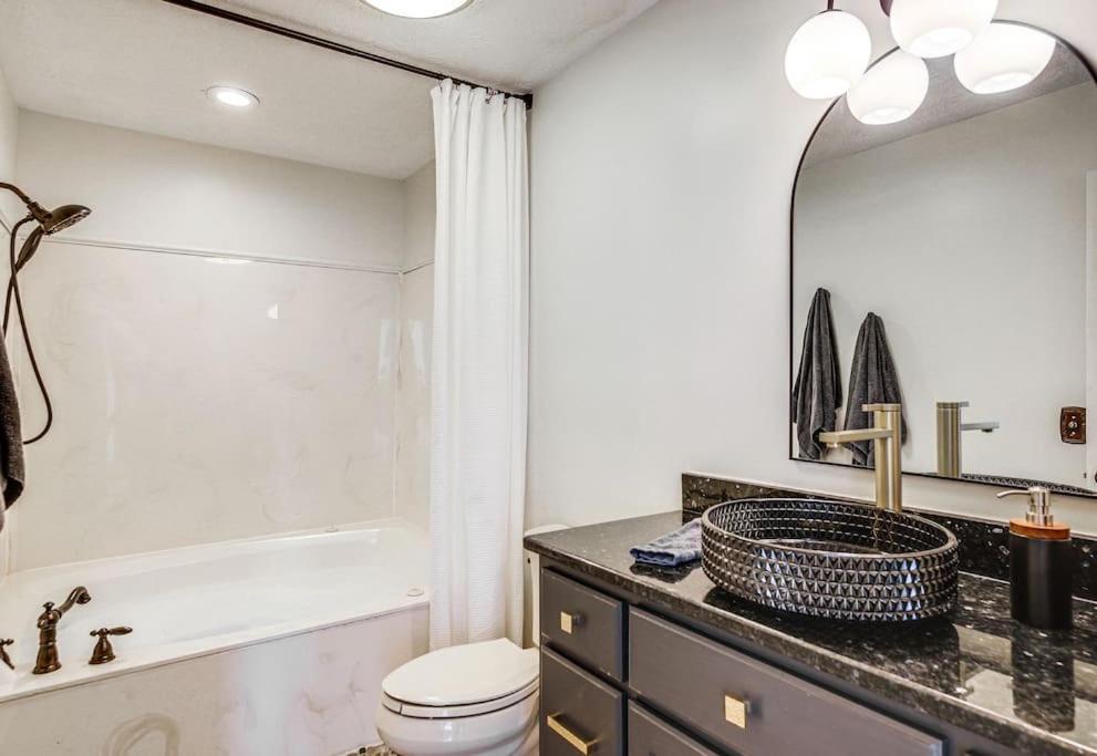 Lux Retro Getaway W/ Ober & Smoky Mtn Views! Villa Gatlinburg Bagian luar foto