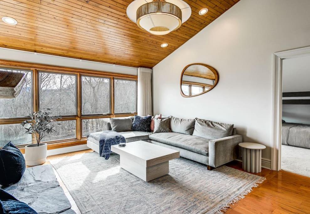 Lux Retro Getaway W/ Ober & Smoky Mtn Views! Villa Gatlinburg Bagian luar foto
