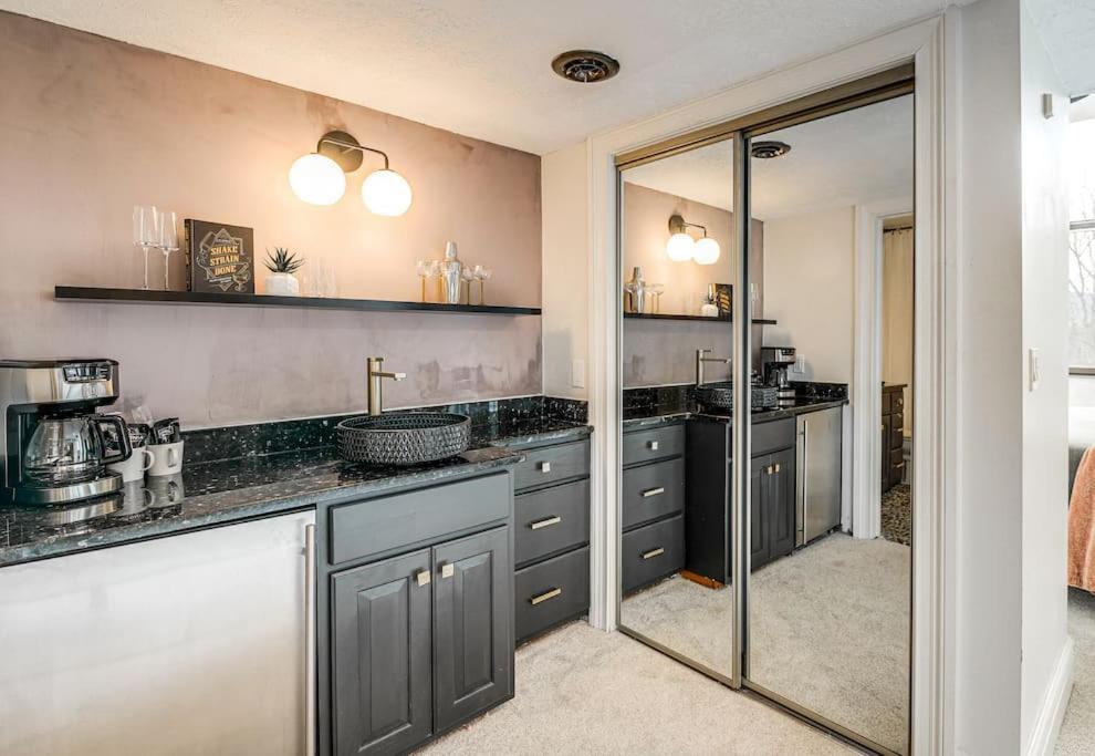 Lux Retro Getaway W/ Ober & Smoky Mtn Views! Villa Gatlinburg Bagian luar foto