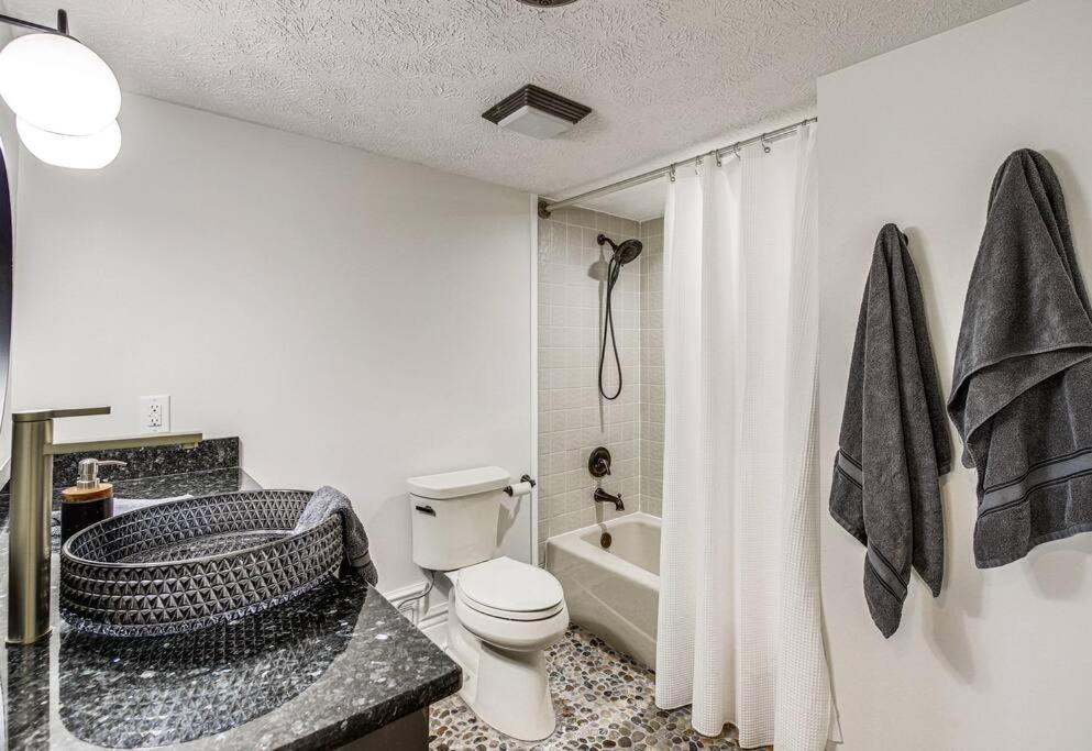 Lux Retro Getaway W/ Ober & Smoky Mtn Views! Villa Gatlinburg Bagian luar foto