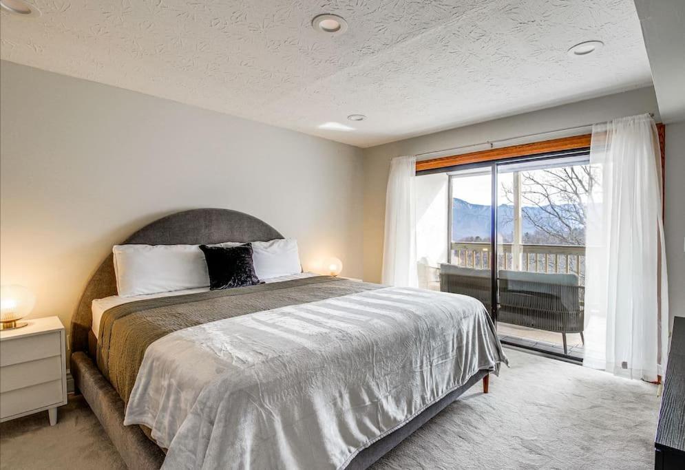 Lux Retro Getaway W/ Ober & Smoky Mtn Views! Villa Gatlinburg Bagian luar foto